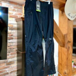 NWT REI Essential Rain Pant Small Petite Black Women